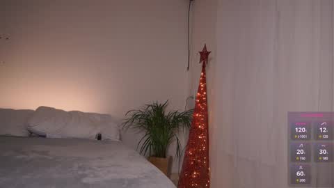 Snapshot of emely_dolce chatting on 01-03-25, 01:38 ana online show from 01-03-25, 01:38