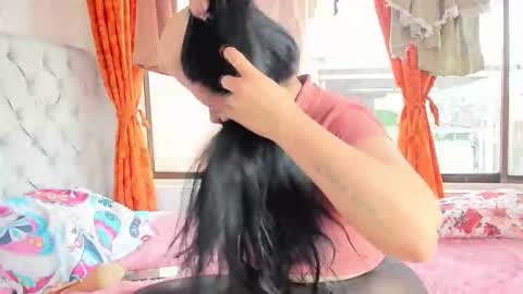 Snapshot of emely_garcia chatting on 11-21-25, 01:21 Emely online show from 11-21-25, 01:21