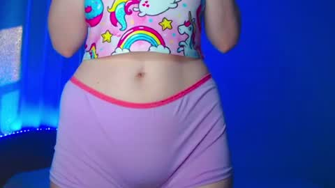 Snapshot of emelycrystal chatting on 07-05-26, 03:34 Emely online show from 07-05-26, 03:34
