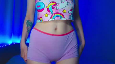 Snapshot of emelycrystal chatting on 07-10-26, 05:23 Emely online show from 07-10-26, 05:23
