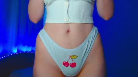 Snapshot of emelycrystal chatting on 07-11-26, 06:16 Emely online show from 07-11-26, 06:16