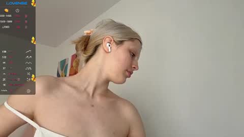 Snapshot of emeraldcotton chatting on 06-14-26, 11:45 Gily online show from 06-14-26, 11:45