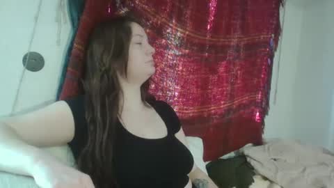 Snapshot of emerieskye chatting on 01-18-25, 07:48 EmerieSkye online show from 01-18-25, 07:48