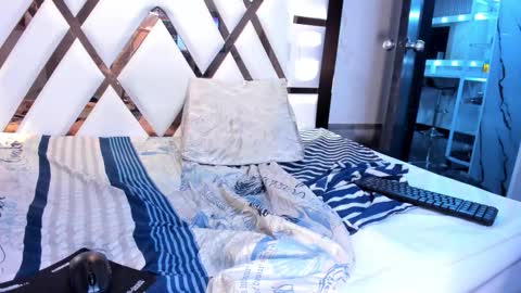 Emy online show from 02-15-26, 07:51