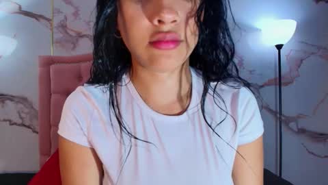 Snapshot of emiily_carter chatting on 11-26-25, 11:44 Emiily Carter online show from 11-26-25, 11:44