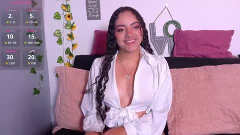 Snapshot of emiily_curly chatting on 04-29-26, 10:52 Emily online show from 04-29-26, 10:52