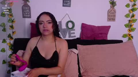 Snapshot of emiily_curly chatting on 05-05-26, 11:51 Emily online show from 05-05-26, 11:51