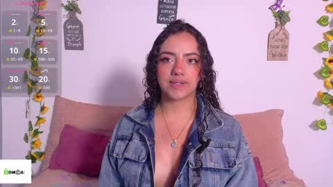 Snapshot of emiily_curly chatting on 05-20-26, 11:27 Emily online show from 05-20-26, 11:27