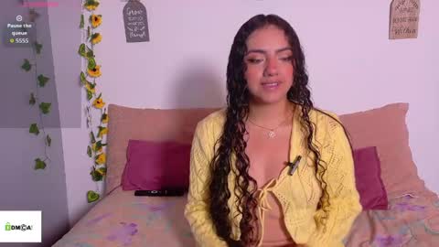 Snapshot of emiily_curly chatting on 05-21-26, 11:06 Emily online show from 05-21-26, 11:06