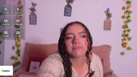 Snapshot of emiily_curly chatting on 06-06-26, 09:03 Emily online show from 06-06-26, 09:03