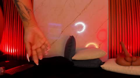 Snapshot of emiilycollins1 chatting on 01-26-25, 11:08 online show from 01-26-25, 11:08