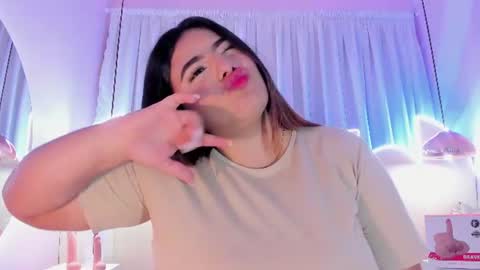 Snapshot of emiilygrace_ chatting on 06-11-26, 11:41 Emiily Grace online show from 06-11-26, 11:41