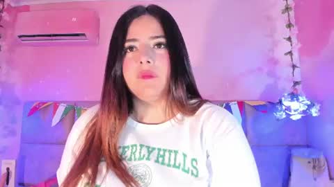 Snapshot of emiilygrace_ chatting on 06-19-26, 11:25 Emiily Grace online show from 06-19-26, 11:25