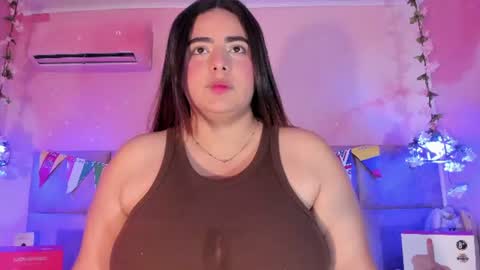 Snapshot of emiilygrace_ chatting on 07-17-26, 11:39 Emiily Grace online show from 07-17-26, 11:39