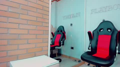 Snapshot of emiilysaenzz chatting on 01-20-25, 09:53 EmillySaenz online show from 01-20-25, 09:53