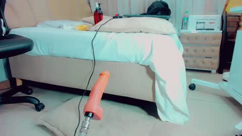 Snapshot of emiilysaenzz chatting on 02-03-25, 03:59 EmillySaenz online show from 02-03-25, 03:59