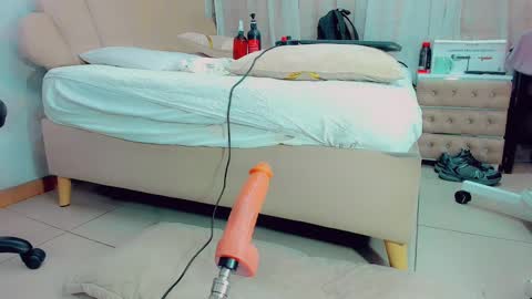 Snapshot of emiilysaenzz chatting on 02-26-25, 04:03 EmillySaenz online show from 02-26-25, 04:03