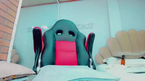 Snapshot of emiilysaenzz chatting on 09-10-25, 05:24 EmillySaenz online show from 09-10-25, 05:24