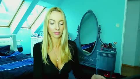 Emila online show from 01-23-25, 10:54