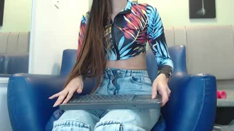 Snapshot of emilee_star chatting on 02-20-25, 04:14 Emilee online show from 02-20-25, 04:14