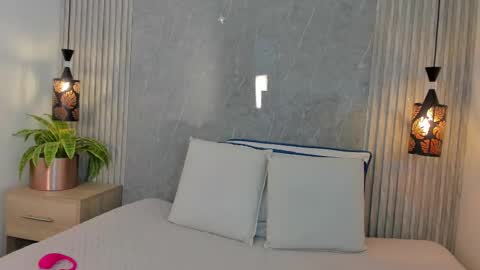 Snapshot of emili__hot chatting on 09-24-25, 11:46 Emily online show from 09-24-25, 11:46