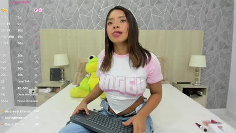 Emili Lenus online show from 01-22-25, 05:17