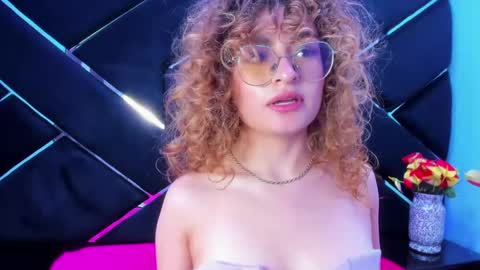 Snapshot of emili_rouse_ chatting on 09-18-25, 09:17 Emy online show from 09-18-25, 09:17