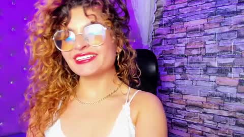 Snapshot of emili_rouse_ chatting on 09-23-25, 11:19 Emy online show from 09-23-25, 11:19