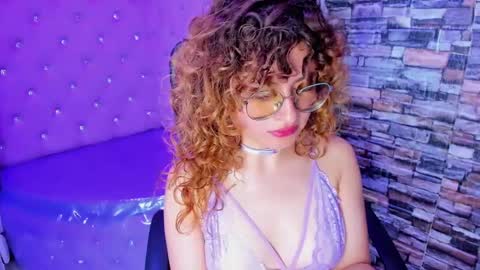 Snapshot of emili_rouse_ chatting on 10-02-25, 04:25 Emy online show from 10-02-25, 04:25