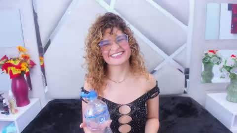 Snapshot of emili_rouse_ chatting on 10-11-25, 03:06 Emy online show from 10-11-25, 03:06