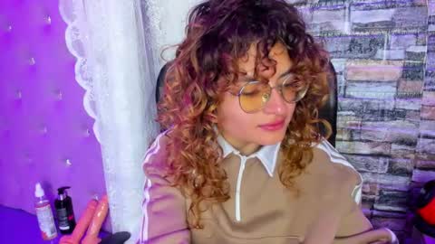 Snapshot of emili_rouse_ chatting on 10-15-25, 03:01 Emy online show from 10-15-25, 03:01