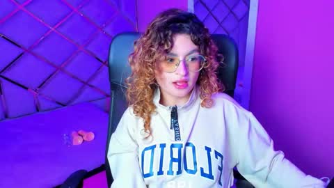 Snapshot of emili_rouse_ chatting on 11-20-25, 04:23 Emy online show from 11-20-25, 04:23