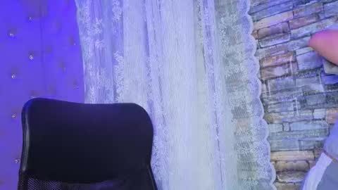 Snapshot of emili_rouse_ chatting on 11-25-25, 03:06 Emy online show from 11-25-25, 03:06