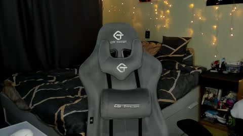 emili_sweet__ online show from 02-14-25, 05:46