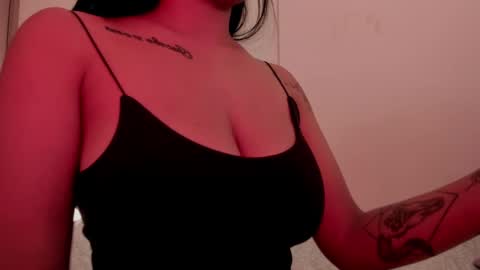 Emilia Big Boobs online show from 01-21-25, 07:50