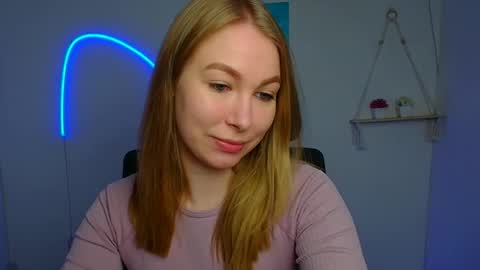 Emilia online show from 04-18-26, 05:22