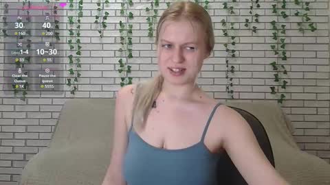Snapshot of emiliaduchess chatting on 01-31-25, 11:13 Amili online show from 01-31-25, 11:13