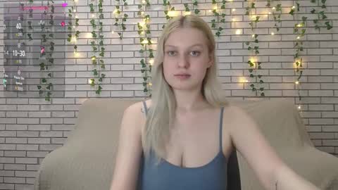 Snapshot of emiliaduchess chatting on 02-16-25, 04:53 Amili online show from 02-16-25, 04:53