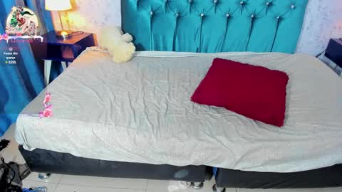 Snapshot of emilie_james chatting on 01-09-25, 02:22 Emilie James online show from 01-09-25, 02:22