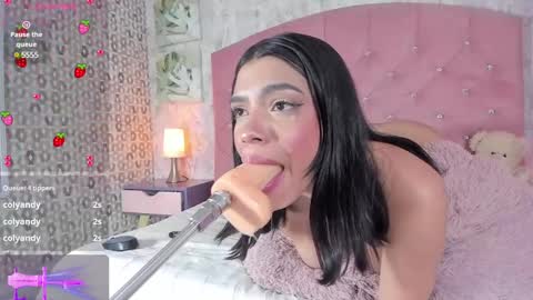 Snapshot of emilie_james chatting on 02-08-25, 08:10 Emilie James online show from 02-08-25, 08:10