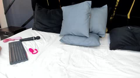 Emillie online show from 12-11-24, 08:18