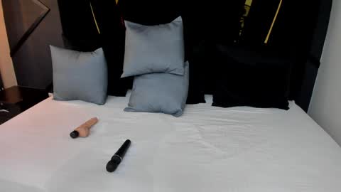 Emillie online show from 12-30-24, 05:13