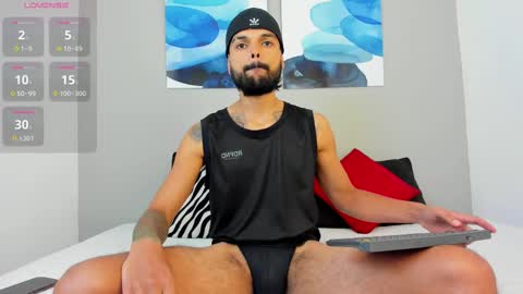 Snapshot of emilio_wolf chatting on 02-11-25, 07:05 EMILIO online show from 02-11-25, 07:05