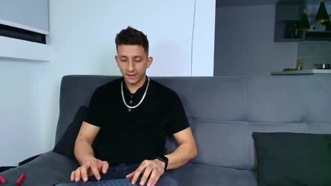 EMILIOCUM online show from 02-12-25, 05:15