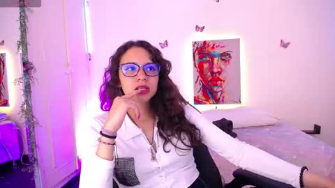 Emili Russo online show from 10-16-25, 07:59