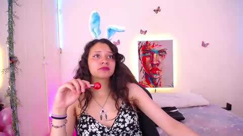 Emili Russo online show from 10-27-25, 08:57