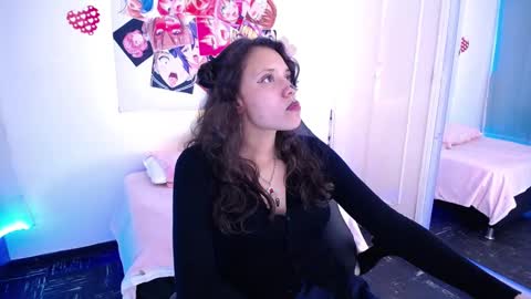 Emili Russo online show from 11-24-25, 07:35