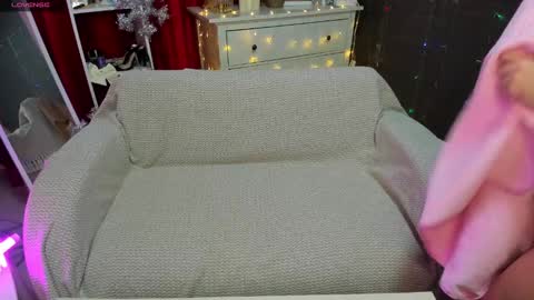 Snapshot of emiliyaqueen chatting on 12-07-24, 01:36 Emiliya online show from 12-07-24, 01:36