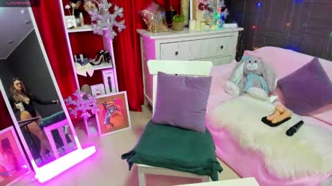 Snapshot of emiliyaqueen chatting on 12-11-24, 02:19 Emiliya online show from 12-11-24, 02:19