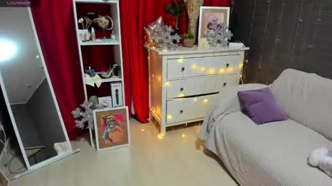 Snapshot of emiliyaqueen chatting on 12-18-24, 02:42 Emiliya online show from 12-18-24, 02:42